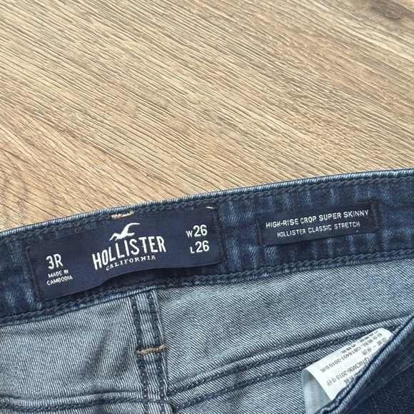 Women's Distressed Hollister Blue Jeans - Picture 4 of 6